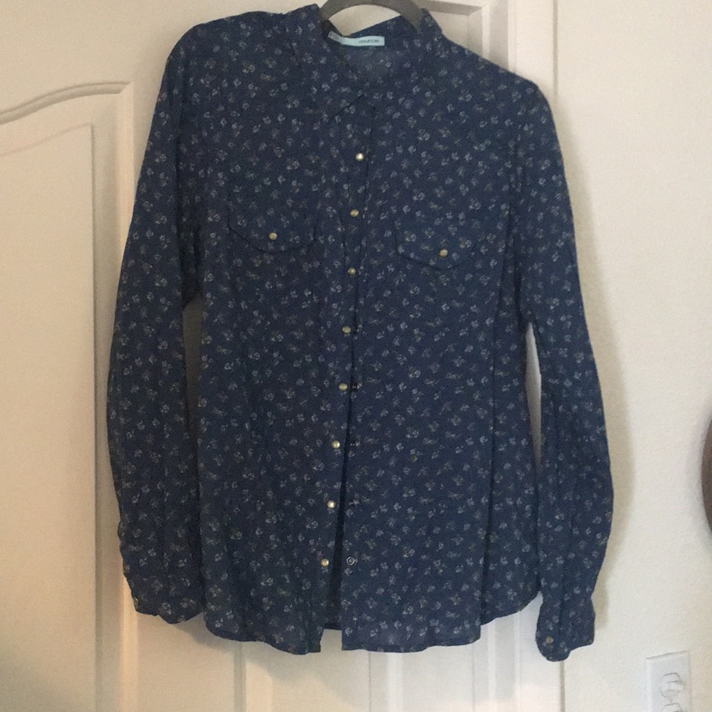 Button up collared denim shirt with flower detail